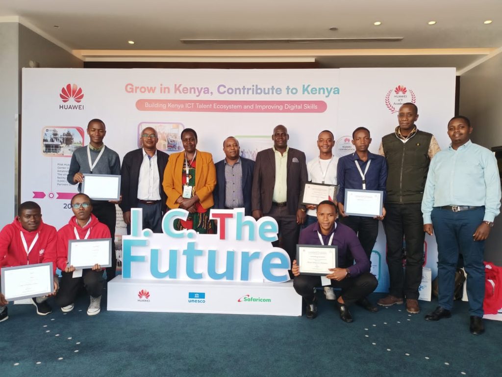 Students of Machakos University posing with their awards, Dean School of Engineering, Machakos University Vice Chancellor Prof. Joyce Agalo, Mr. Duncan Kilungu, Mr. Erick Omuya, student of Machakos university posing with their awards, Mr. Frankline Mutisy and Mr. Daniel Ndolo